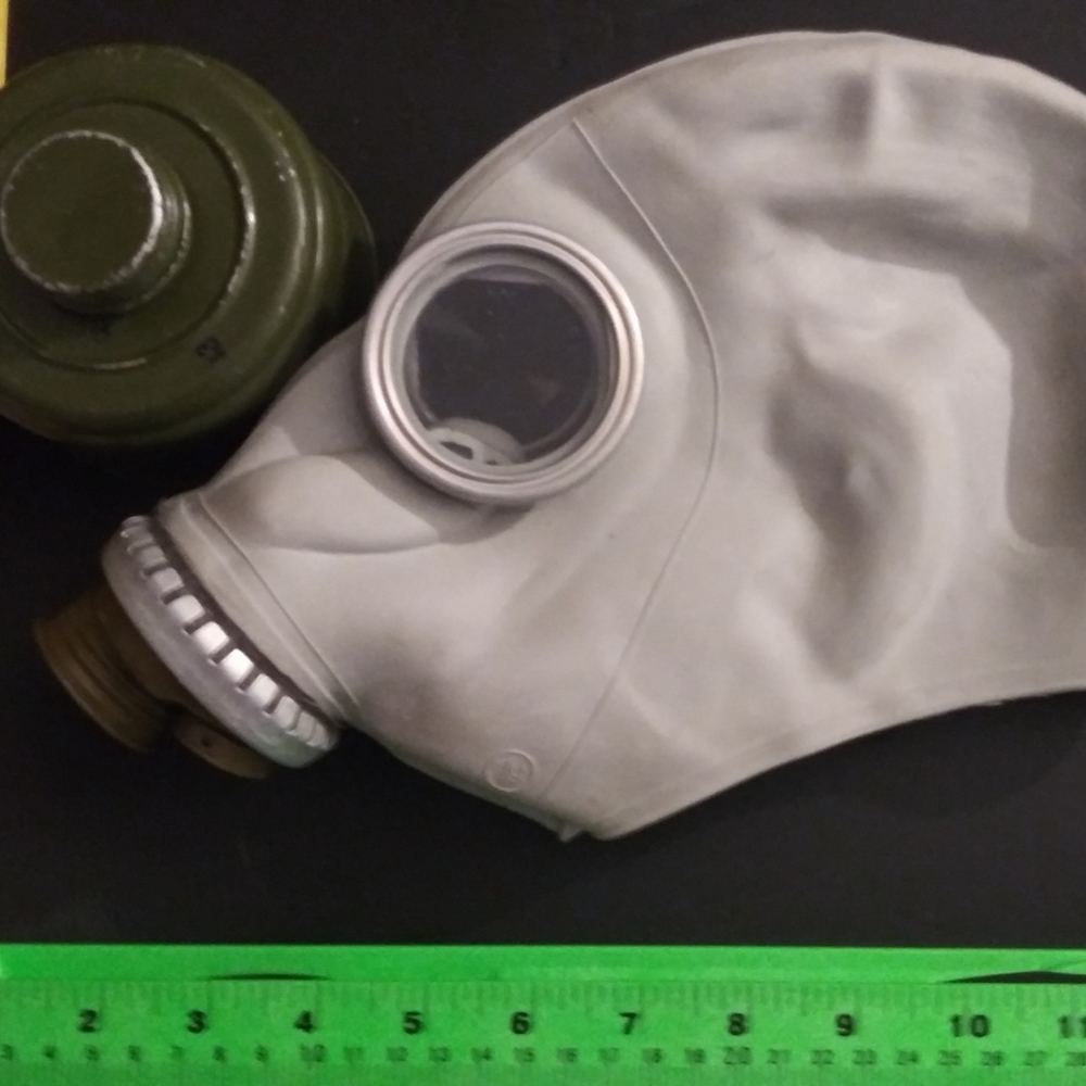 WW2 gas mask with filter